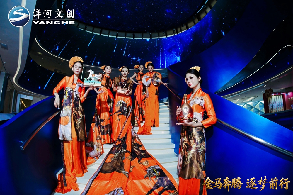 【营销速览】十二载生肖系列圆满收官，“澳门新莆京游戏app大厅·金马奔腾”生肖酒压轴登场9.jpg